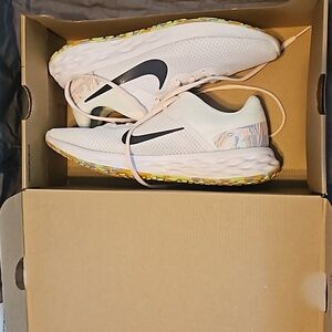 Nike Revolution 6 NN PRM